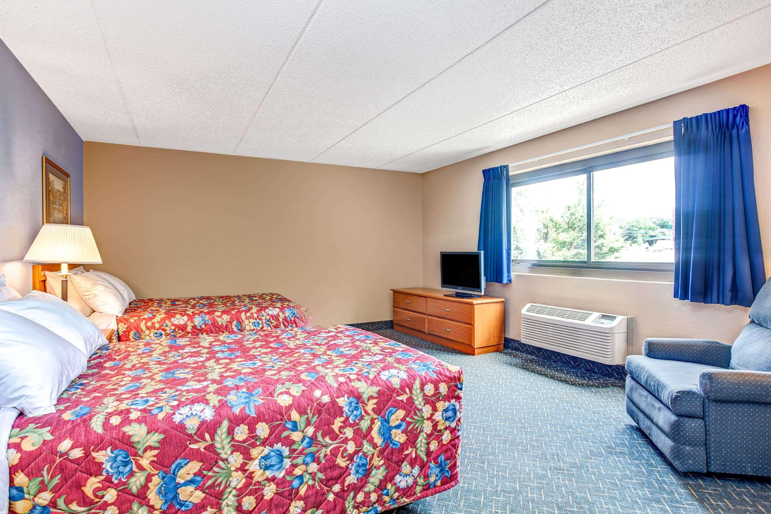 Super 8 By Wyndham Mahwah Hotell Exteriör bild